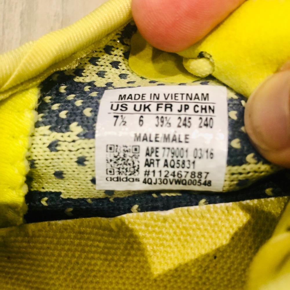 Adidas Yeezy Boost v2 Semi Frozen Yellow 7.5 US - Picture 6 of 6